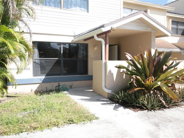 1602 Montauk Dr, Wellington FL 33414