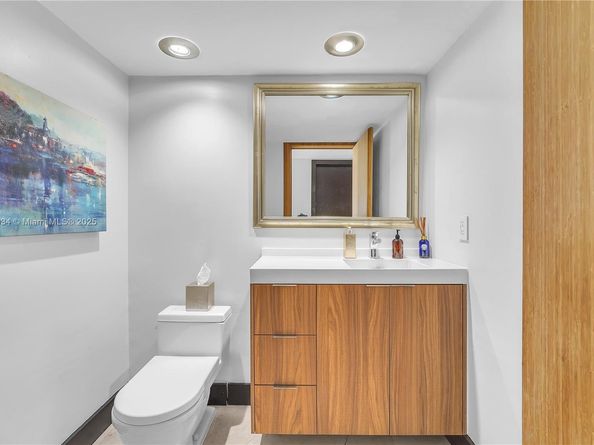 465 Brickell Ave 1001, Miami FL 33131