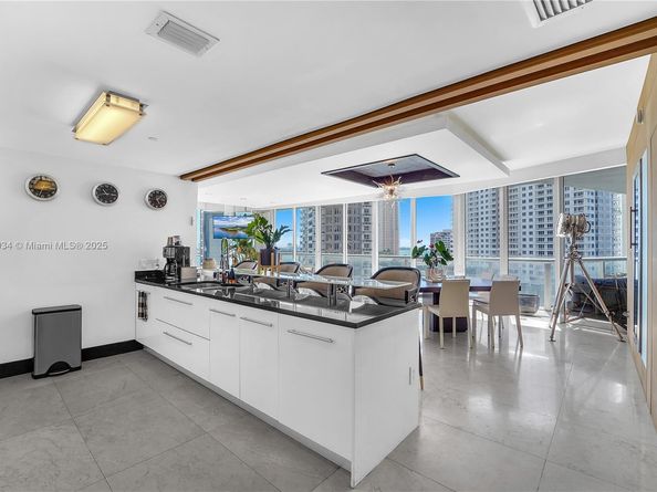 465 Brickell Ave 1001, Miami FL 33131