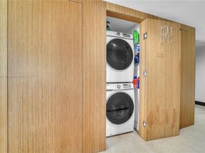 465 Brickell Ave 1001, Miami FL 33131