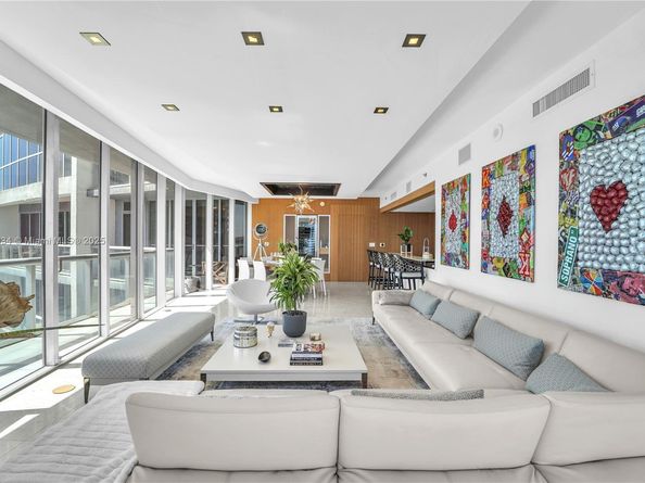 465 Brickell Ave 1001, Miami FL 33131