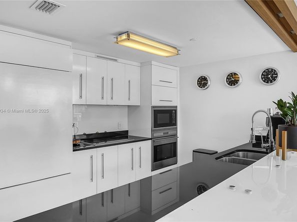 465 Brickell Ave 1001, Miami FL 33131