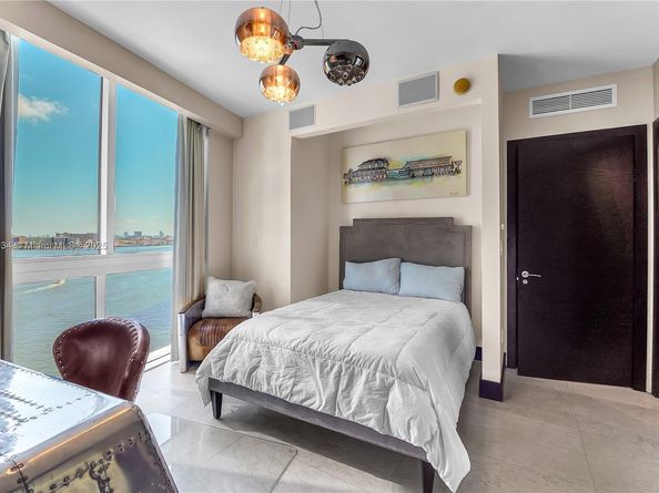 465 Brickell Ave 1001, Miami FL 33131