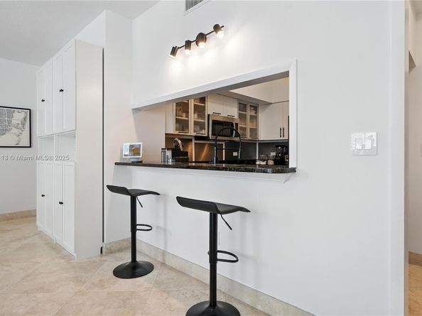 31 SE 5th St 4021, Miami FL 33131