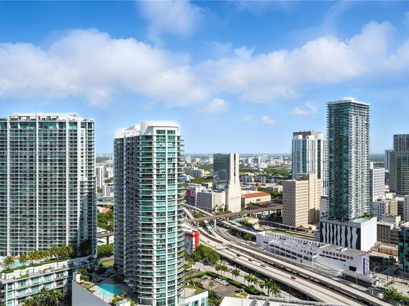 31 SE 5th St 4021, Miami FL 33131