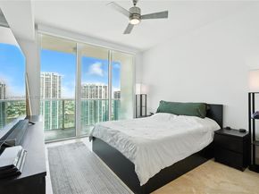 31 SE 5th St 4021, Miami FL 33131