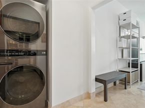 31 SE 5th St 4021, Miami FL 33131