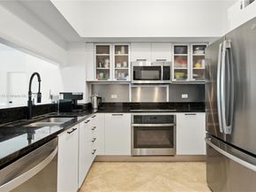 31 SE 5th St 4021, Miami FL 33131