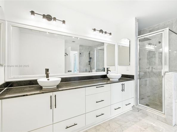 31 SE 5th St 4021, Miami FL 33131