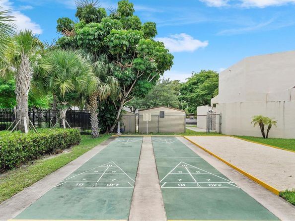 2800 W Sunrise Lakes Dr 202, Sunrise FL 33322