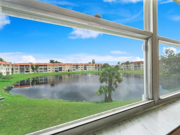 2800 W Sunrise Lakes Dr 202, Sunrise FL 33322