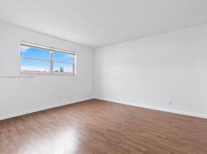 2800 W Sunrise Lakes Dr 202, Sunrise FL 33322