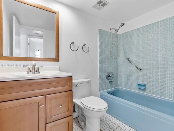 2800 W Sunrise Lakes Dr 202, Sunrise FL 33322