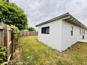 536 SW 6th Ter, Homestead FL 33030