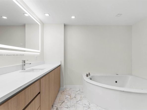 19500 Turnberry Way 3C, Aventura FL 33180