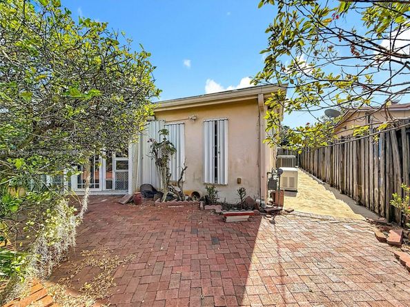 7541 Embassy Blvd, Miramar FL 33023