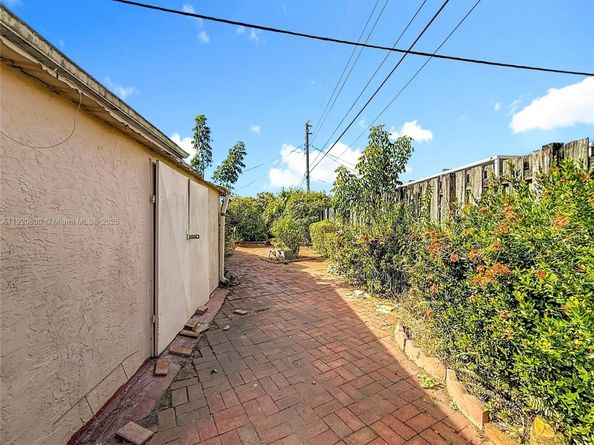 7541 Embassy Blvd, Miramar FL 33023