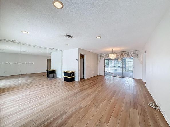 7541 Embassy Blvd, Miramar FL 33023