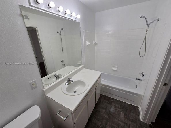 2622 NW 33rd St 2011, Oakland Park FL 33309