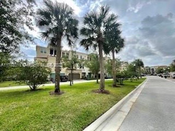 3142 NW 124th Way, Sunrise FL 33323