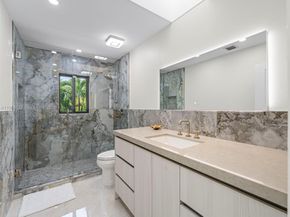 6180 Pine Tree Dr, Miami Beach FL 33140