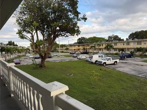 165 NE 203rd Ter 30, Miami Gardens FL 33179