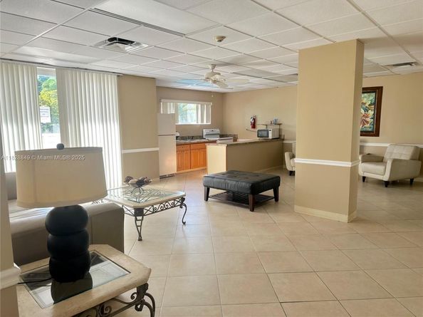 900 NE 18th Ave 304, Fort Lauderdale FL 33304