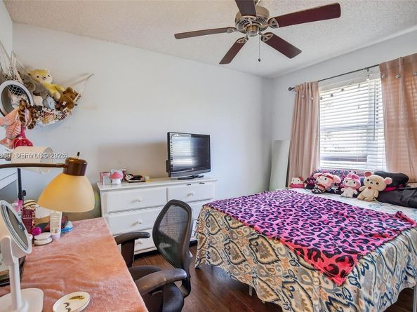 9710 SW 9th Ct, Pembroke Pines FL 33025