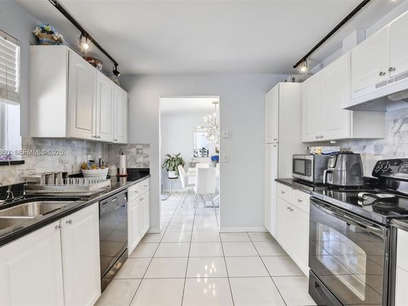 9710 SW 9th Ct, Pembroke Pines FL 33025