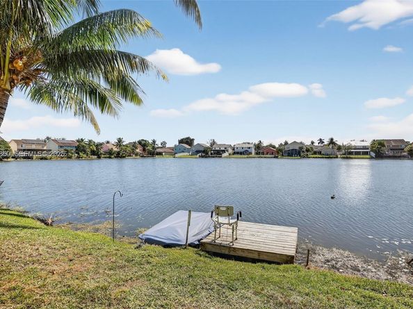 9710 SW 9th Ct, Pembroke Pines FL 33025