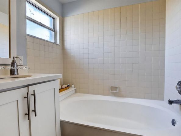 9710 SW 9th Ct, Pembroke Pines FL 33025