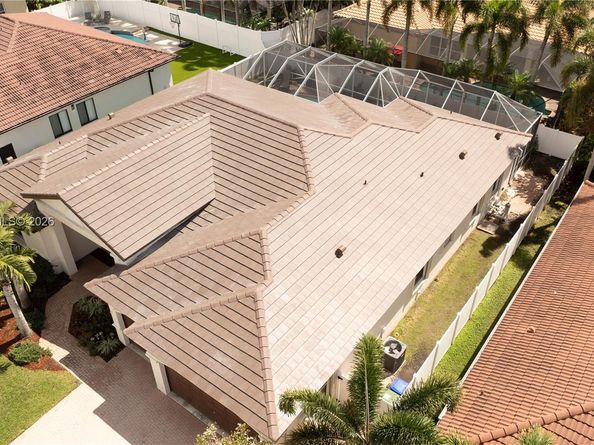 15966 SW 3rd St, Pembroke Pines FL 33027