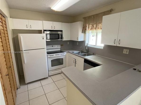 6995 NW 173rd Dr 2101, Hialeah FL 33015