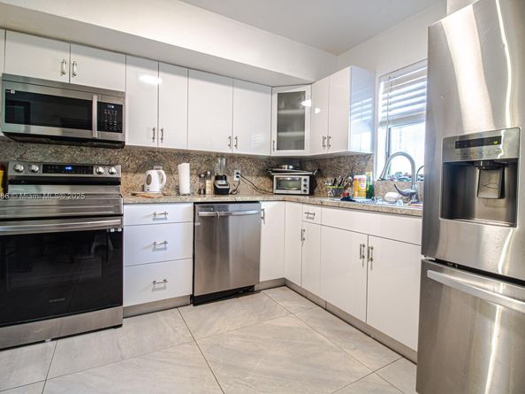 1441 NE 117th St, Miami FL 33161