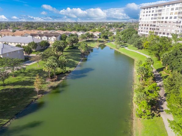 4001 Hillcrest Dr 812, Hollywood FL 33021