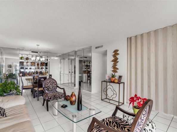 4001 Hillcrest Dr 812, Hollywood FL 33021