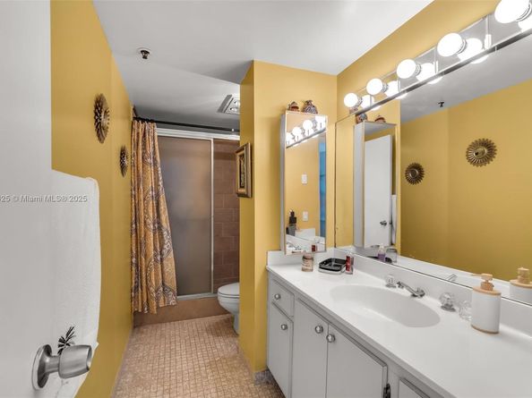 4001 Hillcrest Dr 812, Hollywood FL 33021