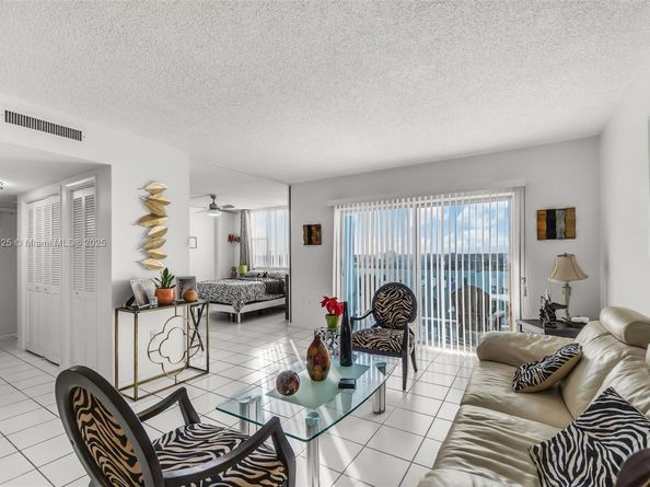 4001 Hillcrest Dr 812, Hollywood FL 33021
