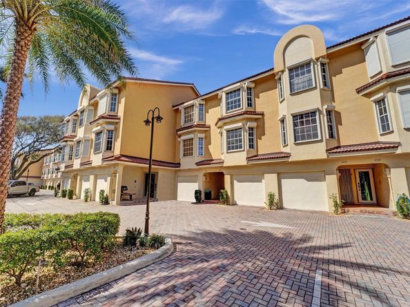 4212 N Ocean Dr, Hollywood FL 33019