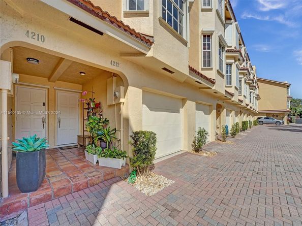 4212 N Ocean Dr, Hollywood FL 33019