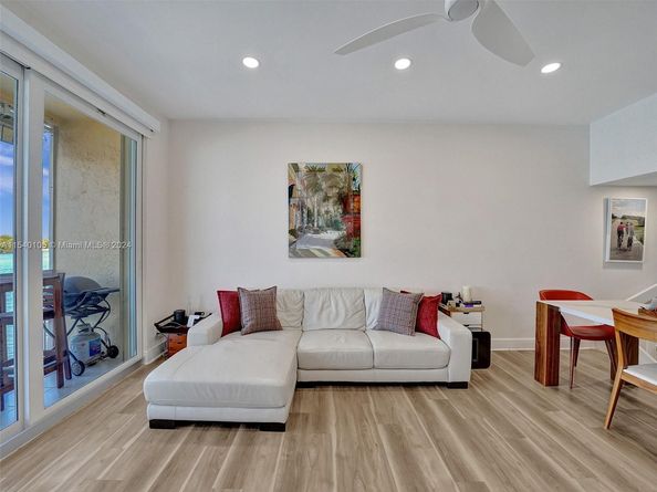 4212 N Ocean Dr, Hollywood FL 33019