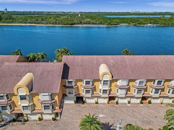 4212 N Ocean Dr, Hollywood FL 33019