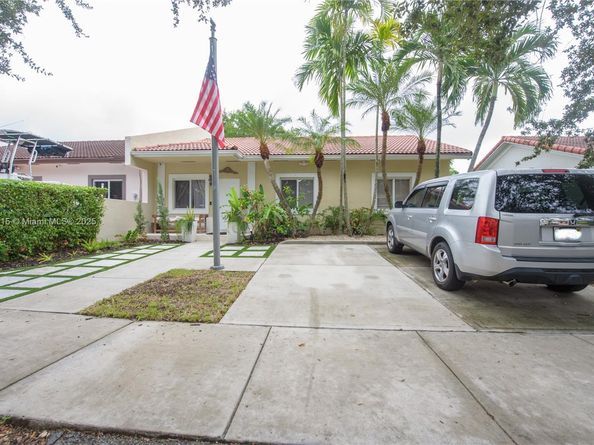 935 NE 13th Ave, Homestead FL 33033