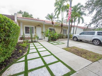 935 NE 13th Ave