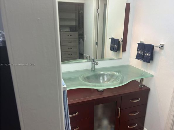 400 Diplomat Pkwy 611, Hallandale Beach FL 33009