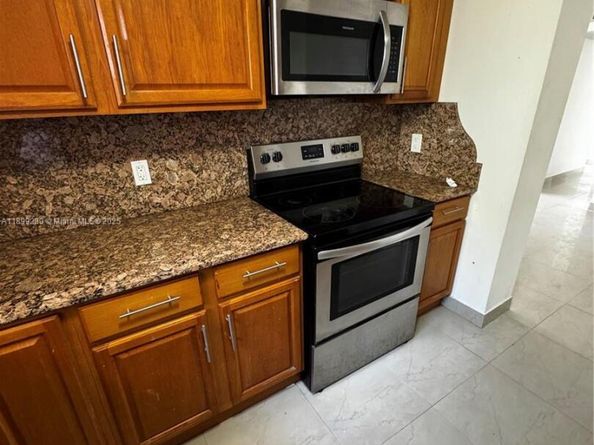 2025 NE 164th St 316, North Miami Beach FL 33162