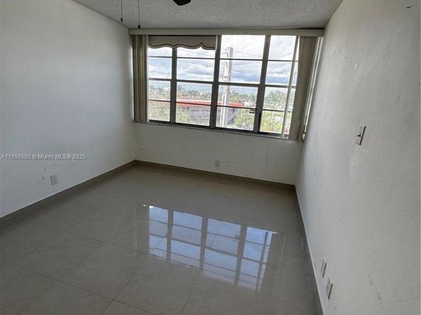 2025 NE 164th St 316, North Miami Beach FL 33162