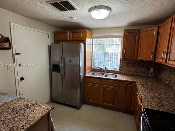 2025 NE 164th St 316, North Miami Beach FL 33162