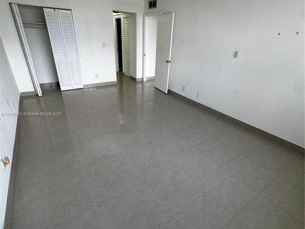 2025 NE 164th St 316, North Miami Beach FL 33162