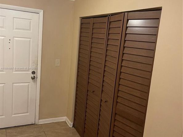 9359 Fontainebleau Blvd F301, Miami FL 33172